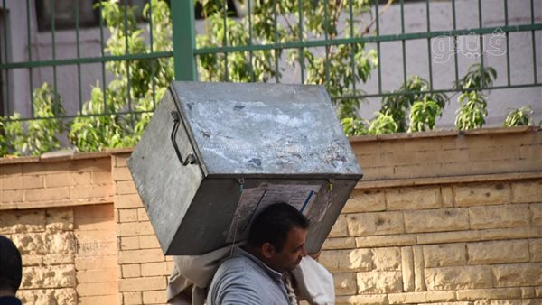 تأمين مشدد لوصول أسئلة امتحان "الإنجليزي" إلى لجان الثانوية في أسيوط