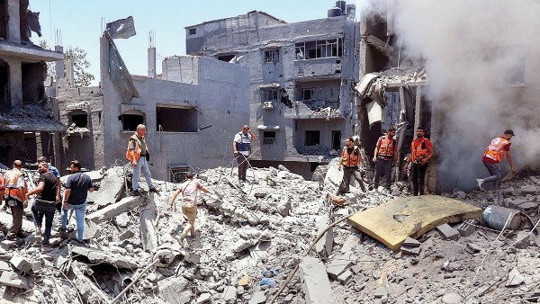 تصعيد إسرائيلي مستمر في غزة: غارات تؤدي لاستشهاد وإصابة العشرات