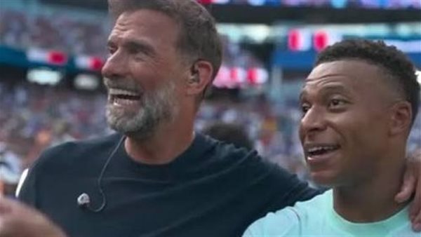 كلوب يحتفل مع مبابي بعد تأهل فرنسا إلى نصف نهائي كأس العالم 2026