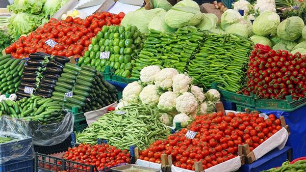 تقلبات أسعار الخضار في سوق العبور: انخفاض الفاصوليا وارتفاع الفلفل والكوسة