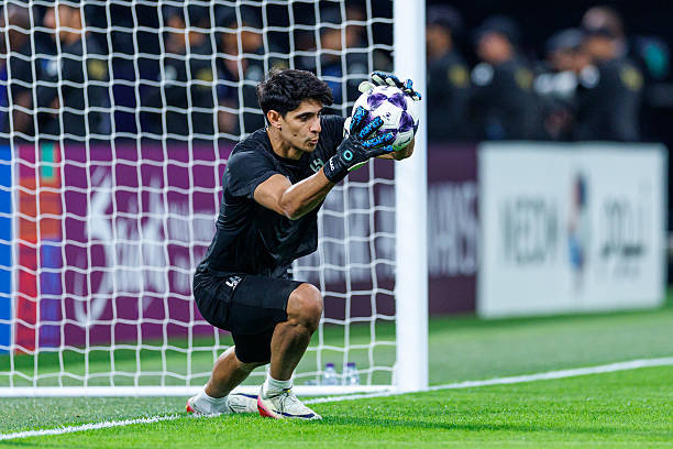 فنربخشة يسعى لضم ياسين بونو حارس الهلال بعرض كبير