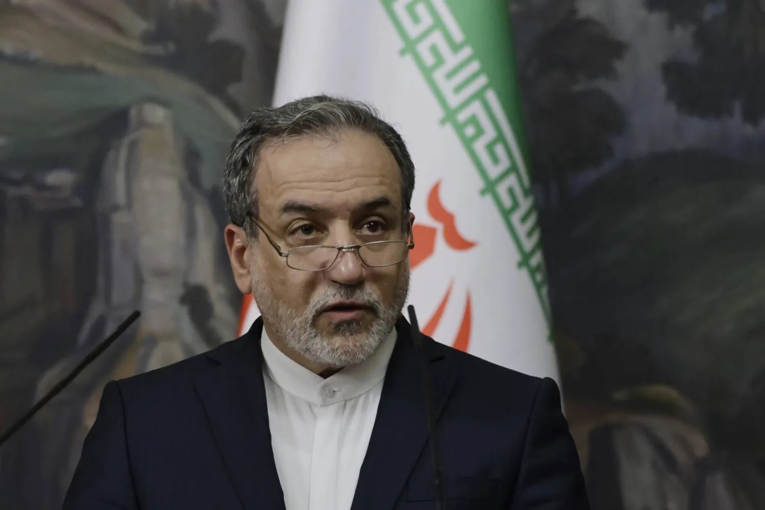 وزير الخارجية الإيراني: إيران ستظل حارس مضيق هرمز إلى الأبد