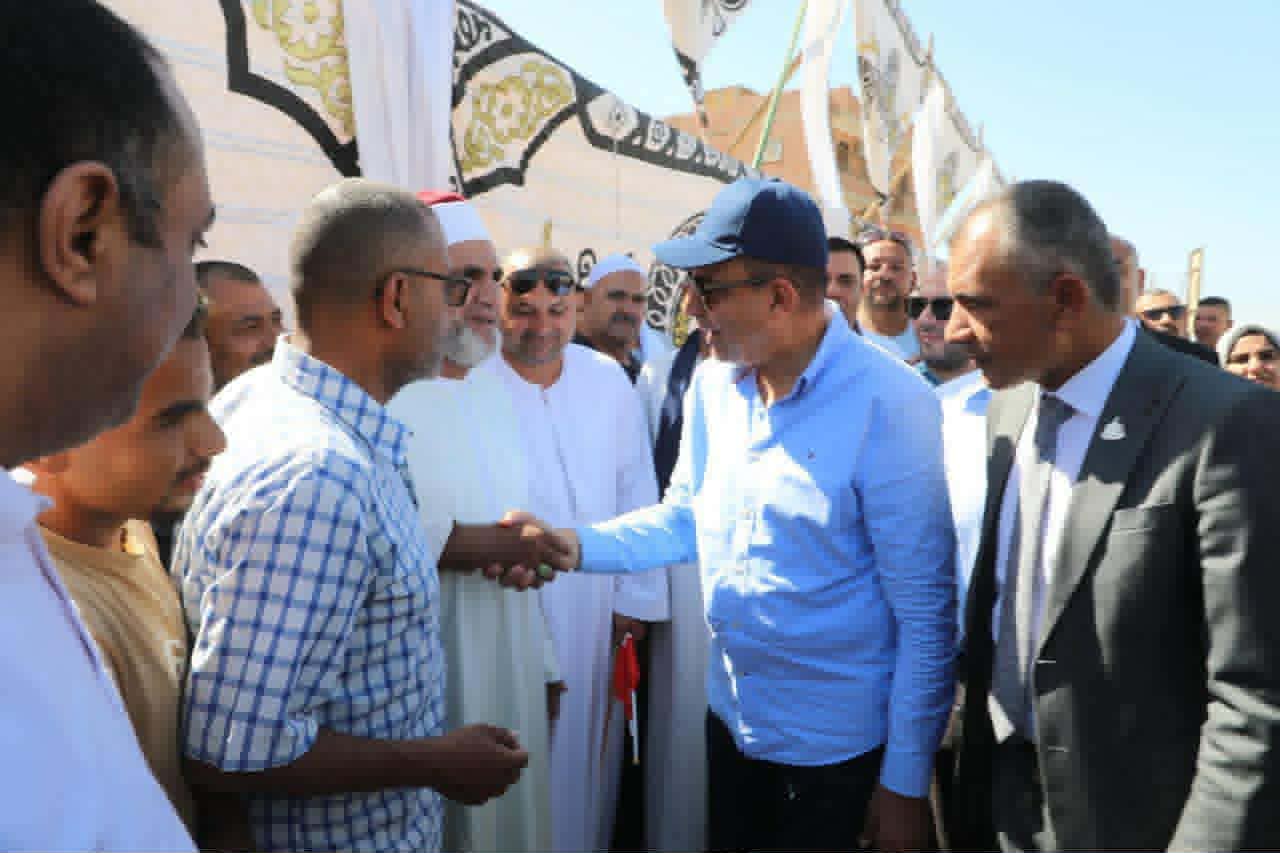 افتتاح السوق الحضاري الجديد ببني مزار لتعزيز الحركة التجارية