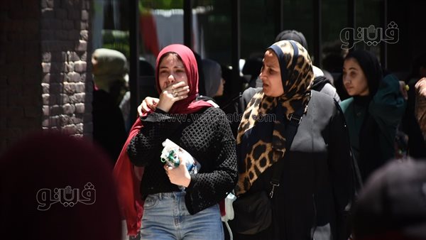 طلاب الثانوية العامة يستعدون لمادة الإحصاء قبل الامتحانات النهائية