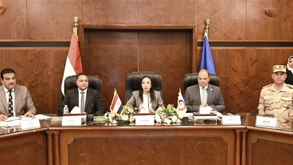 محافظ البحيرة تؤكد على أهمية تحسين الخدمات ومتابعة الأداء