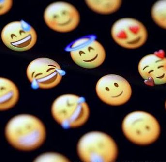 استطلاع يكشف عن استخدام الألمان للإيموجي في المراسلات الرقمية