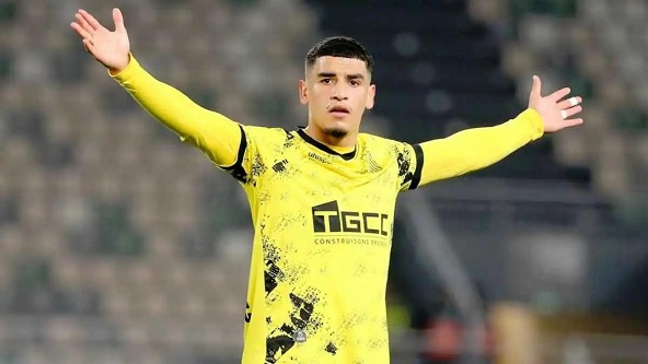 المغرب الفاسي يؤكد عدم وجود مفاوضات مع الأهلي لضم بنجديدة