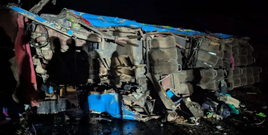 مقتل 21 شخصًا في حادث تصادم حافلة مدرسية بأوغندا