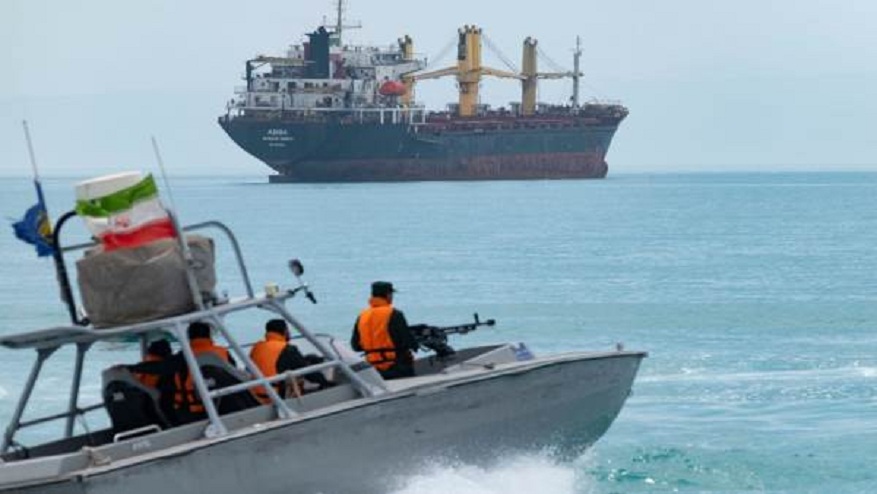 إيران تؤكد مراقبتها لتحركات الجيش الأمريكي في مياه المنطقة