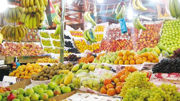 انخفاض أسعار بعض الفواكه وارتفاع آخر في سوق العبور اليوم
