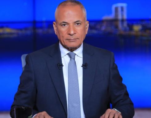 أحمد موسى يطالب الحكومة بتشريع عاجل لمواجهة شائعات وتحرشات الإنترنت