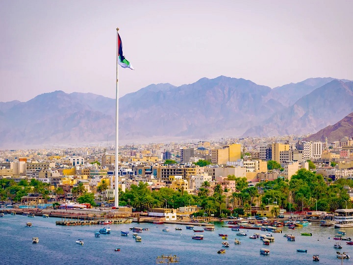 الأردن يؤكد استمرار العمل في مطار وميناء العقبة رغم التحذيرات الأمريكية