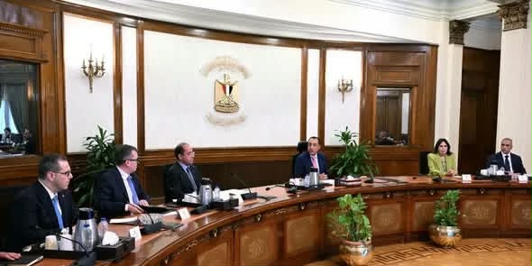 رئيس الوزراء يتابع مشروع الأجهزة التعويضية ويعزز جهود إنشاء مجمع صناعي