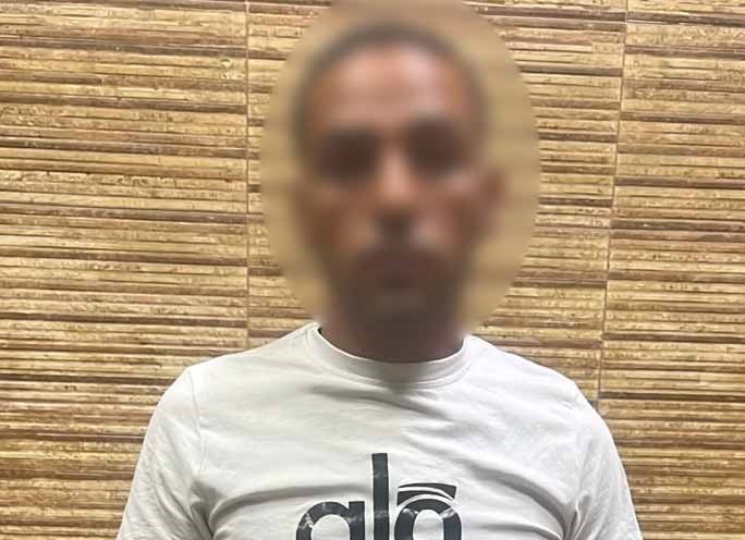 القبض على سائق تسبب في انقلاب مقطورة على سيارتين بالفيوم