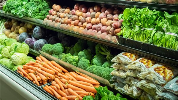 أسعار الخضار في سوق العبور: الطماطم تهبط والخيار والليمون يرتفعان