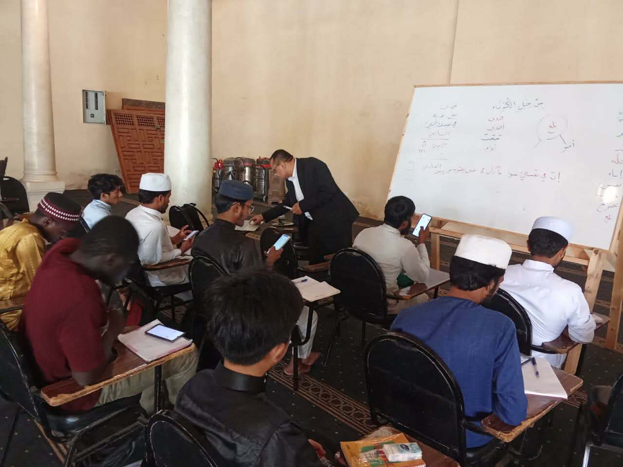 دورة تعليم اللغة العربية للأجانب تستمر بمسجد عمرو بن العاص بالقاهرة