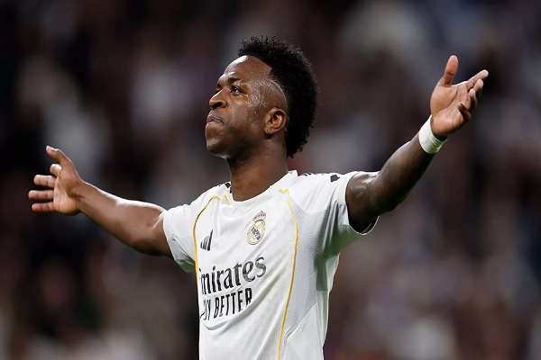 أرسنال يراقب فينيسيوس جونيور في ظل غموض مستقبله مع ريال مدريد
