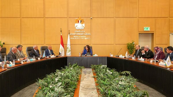 وزيرة الإسكان تتابع مشروعات مياه الشرب والصرف الصحي في أسيوط