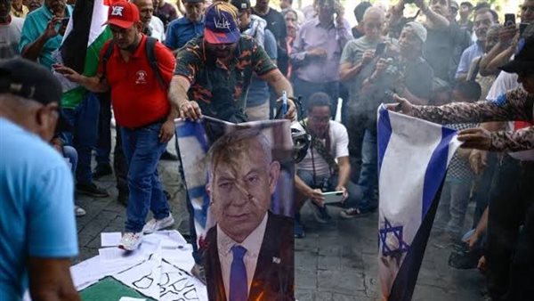 محتجون يصفون نتنياهو بـ "مجرم حرب" خلال زيارته إلى واشنطن
