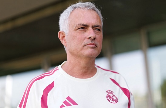 مورينيو يسعى لتعزيز الدفاع بمدافع أعسر في ريال مدريد