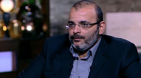 أيمن بهجت قمر: الشعر جاء إلى حياتي بعد وفاة والدي بالصدفة