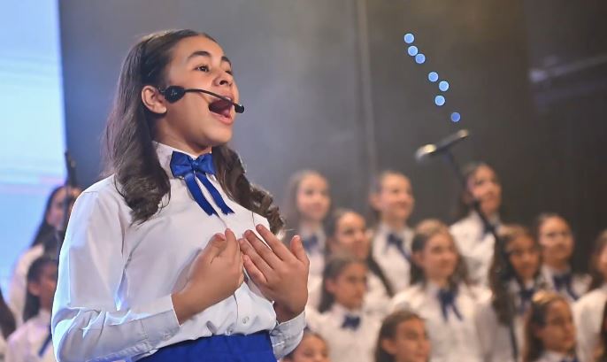 كورال المجدلية يتألق في مهرجان سيمفوني للفنون بأداء مميز