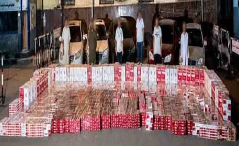 ضبط تشكيل عصابي يحجب 100 ألف عبوة سجائر لبيعها بأسعار مرتفعة