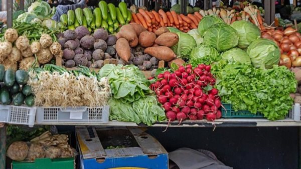 تباين أسعار الخضار في سوق العبور اليوم: الليمون يتصدر المشهد بـ50 جنيها