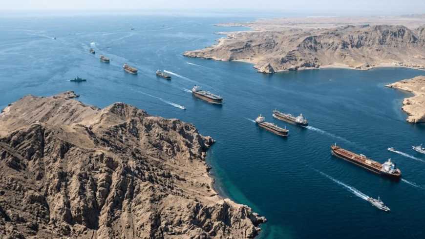 إيران وعمان تقتربان من إبرام اتفاق لتنظيم الملاحة بمضيق هرمز