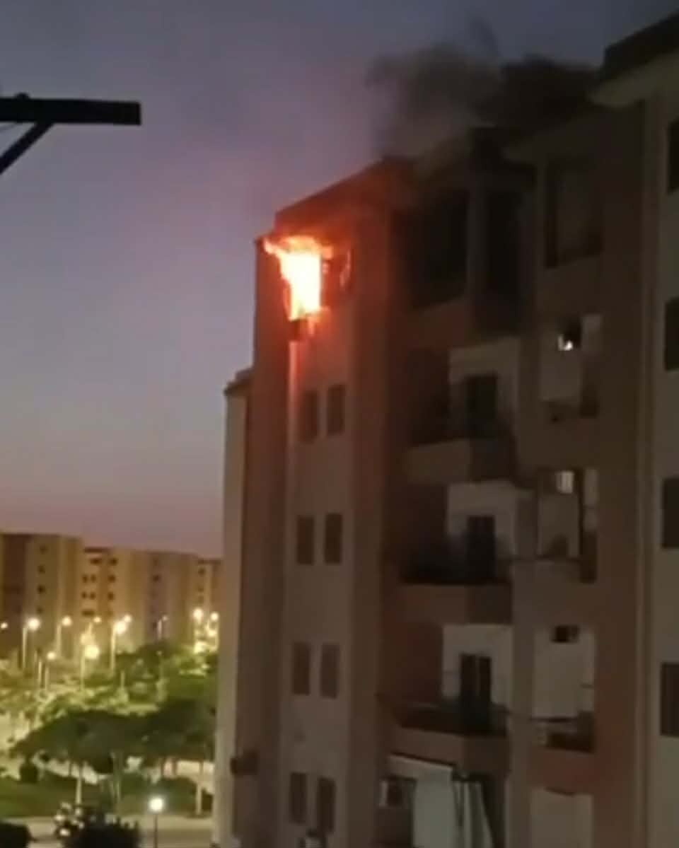 جهود عاجلة للسيطرة على حريق بشقة سكنية في حدائق أكتوبر