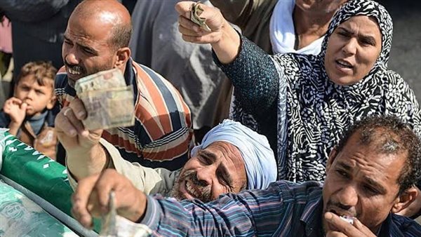 خبير يطالب بمراعاة مشاعر الفقراء في ظل زيادة نسبة الفقر