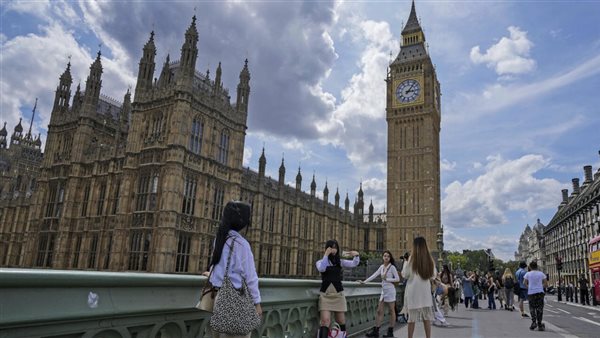 الحكومة البريطانية تستدين 369 مليون إسترليني يومياً وسط أزمة مالية متزايدة