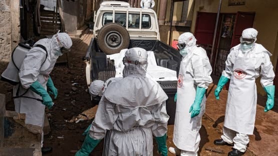 احتجاجات حاشدة للعاملين في الصحة بالكونغو للمطالبة برواتبهم وسط تفشي الإيبولا