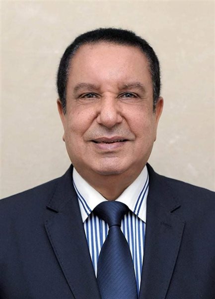 رحلة مؤلمة للبحث عن علاج صداع مزمن تنتهي بلقاء أطباء محترفين