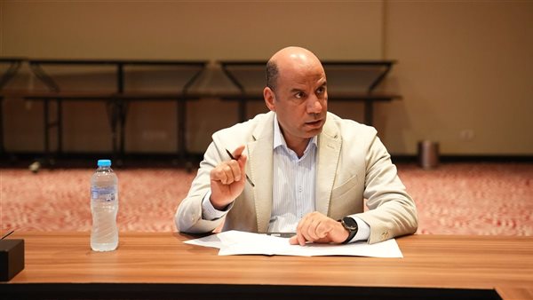 وزير العمل يتابع حادث انقلاب سيارة عمال بالجيزة ويوجه بإجراءات الدعم السريع