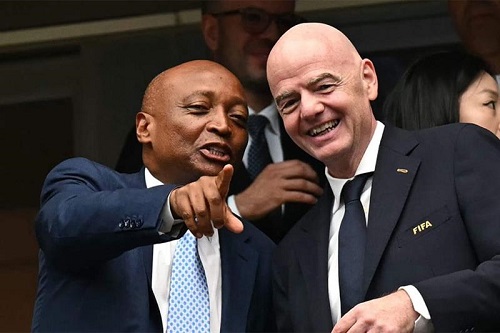 دعم قوي من "كاف" لإنفانتينو بعد سحب فكرة بيع كأس العالم
