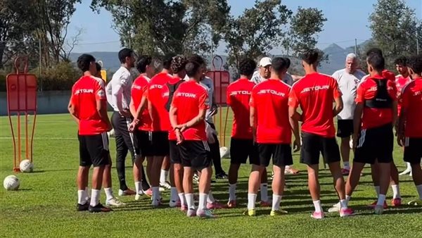 الأهلي يبدأ معسكره في إسبانيا استعداداً لمواجهة برشلونة التاريخية