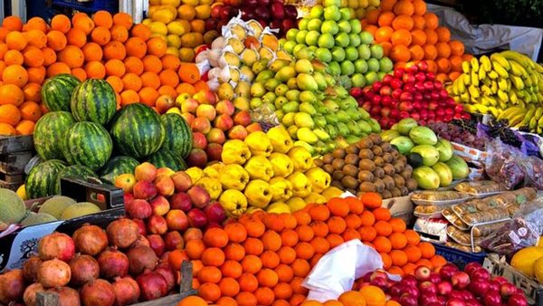 أسعار الفاكهة في سوق العبور: تفاح بلدي ينافس المستورد ورمان يرتفع 10 جنيهات