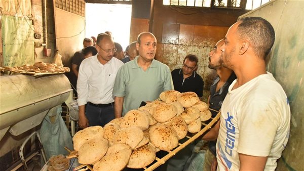 محافظ أسيوط يتفقد جودة الخبز المدعم ويشدد على مكافحة تهريب الدقيق