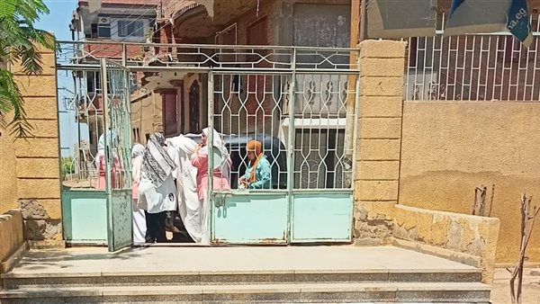 فريق طبي ينقذ أمًا ومولودتها في ولادة غير تقليدية داخل "توك توك"