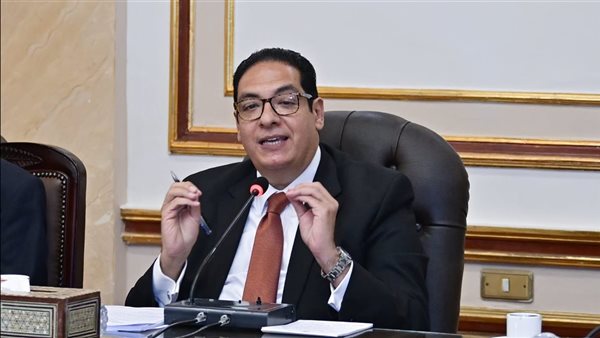 رئيس جامعة القاهرة يستعرض تقدم مشروع الإسكان ويؤكد على استكمال الأعمال