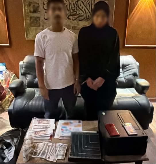 القبض على زوجين للترويج لبيع العملات المقلدة عبر الإنترنت