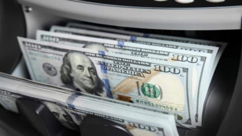تباين أسعار الدولار في البنوك المصرية مع بداية تعاملات الأسبوع