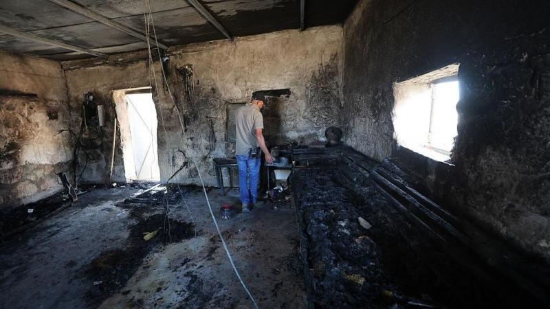 مستوطنون يهاجمون الفلسطينيين وجيش الاحتلال ينفذ اعتقالات بالضفة الغربية