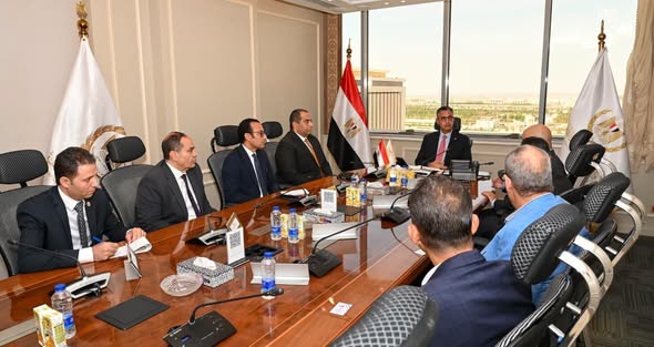 وزير التموين يناقش تطوير منظومة الدمغ والرقابة على الذهب