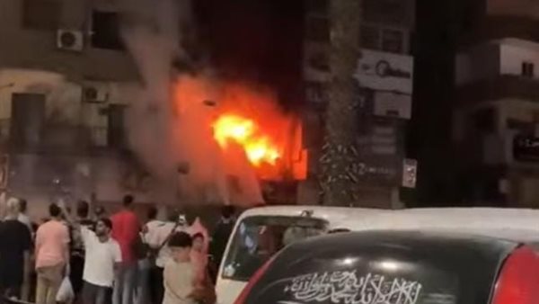 السيطرة على حريق في أحد البازارات بسقارة: جهود مكثفة لإخماد النيران
