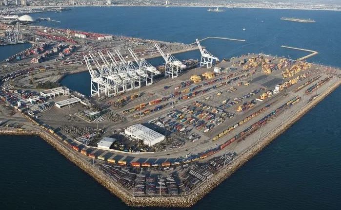 إيران تطالب برفع الحصار الأمريكي قبل فتح مضيق هرمز