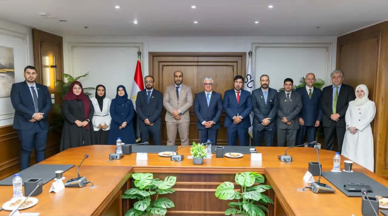 رئيس المنطقة الاقتصادية لقناة السويس يستقبل وفدًا عُمانيًا لبحث فرص الاستثمار