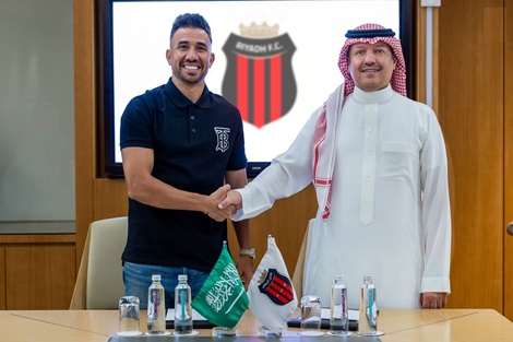 تريزيجيه ينضم لنادي الرياض السعودي ويتعهد بإسعاد الجماهير
