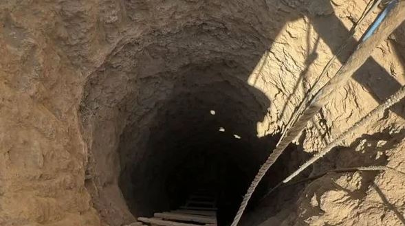 جهود مستمرة لانتشال جثامين 3 ضحايا من حفرة تنقيب بالفيوم